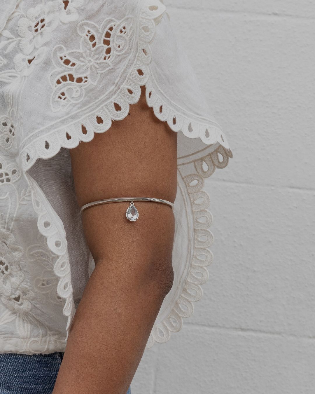 Rani Silver Pear Drop Arm Bangle